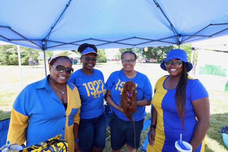 Trying to stay cool are (l-r) Rochelle Knapp and Shervaun Hinton of the Delta Tau Sigma Alumni Chapter, Tiffany Jordan holding Ruby, and Marybeth Batten.